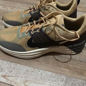 Nike Tan and Black Sneakers